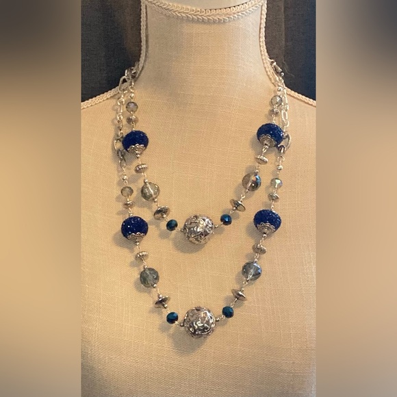 Women’s long chain beaded necklace. - Picture 10 of 17